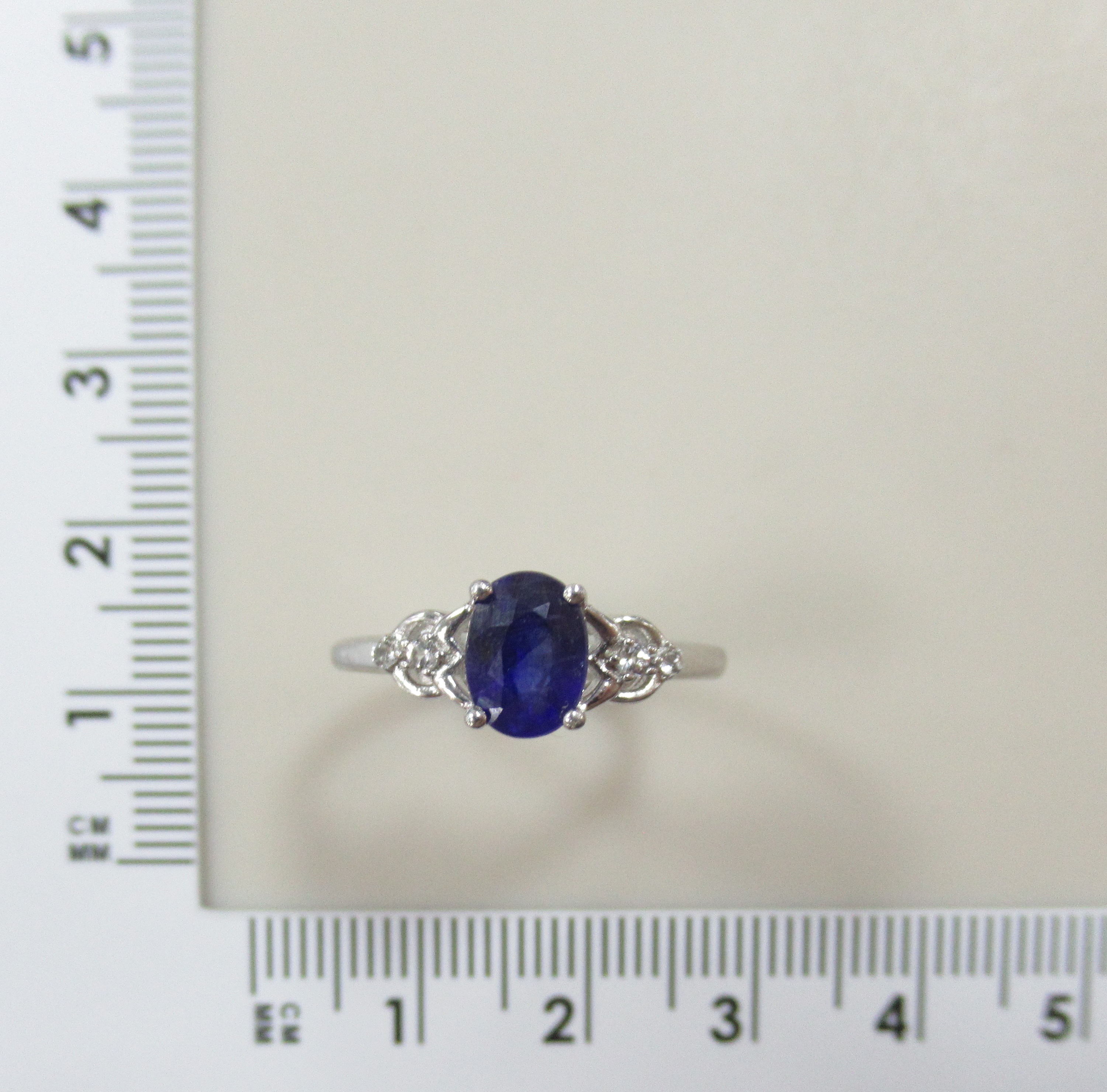Серебряное кольцо с сапфиром